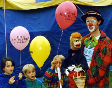 fte 1988 clown+ballons.jpg (25775 octets)